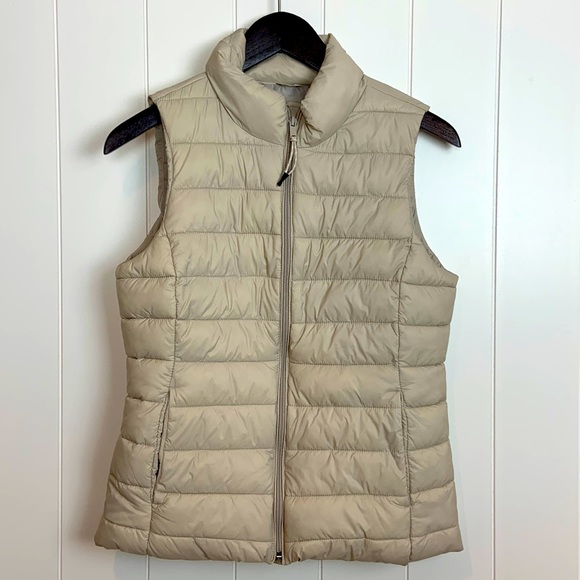 NWT Gap Factory puffer Vest with pockets Size XS - Picture 2 of 8